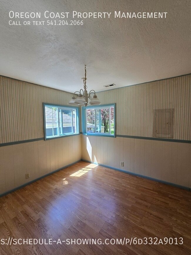 Building Photo - 126 N Holiday Ln