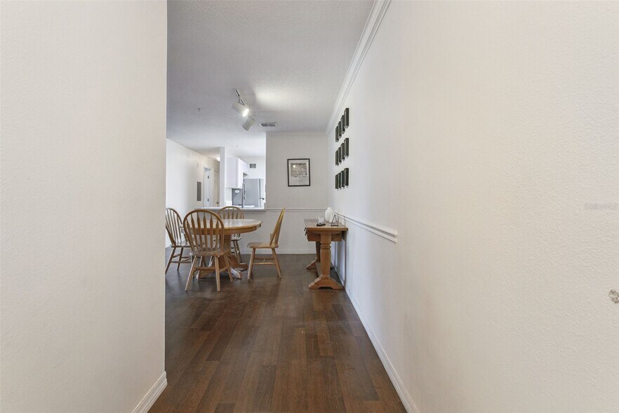 Building Photo - 1950 Summer Club Dr