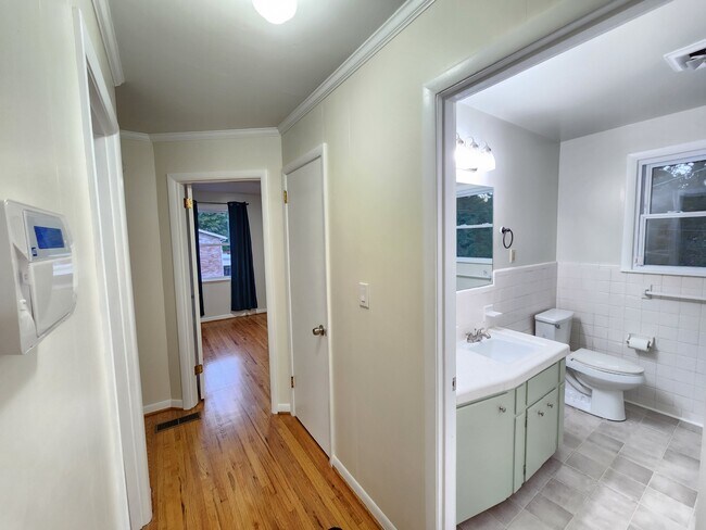 Building Photo - 139 Saratoga Dr