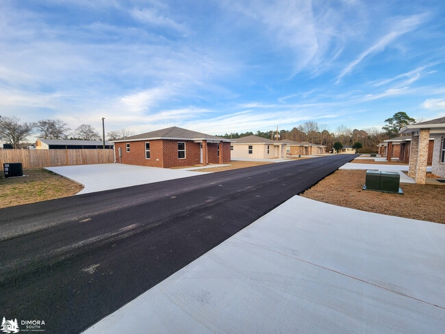 Building Photo - The Cottages of East Avenue