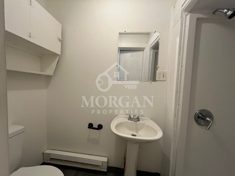 Building Photo - 307 S Main St