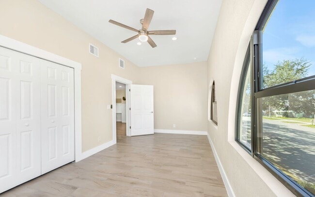 Building Photo - P201 - #9A Holiday Inn