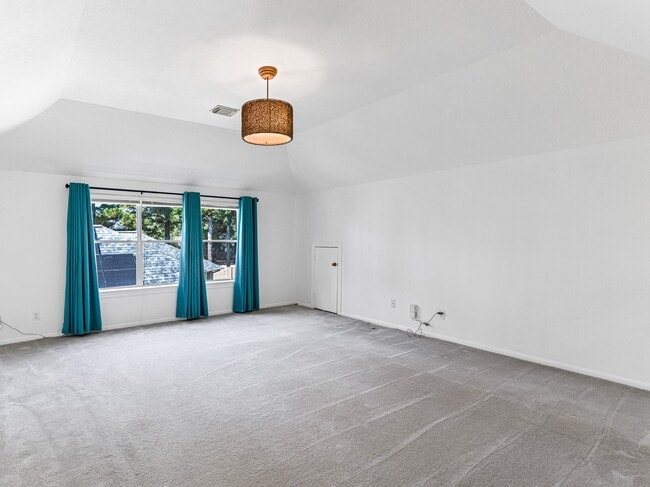 Building Photo - 5407 Lake Pl Dr