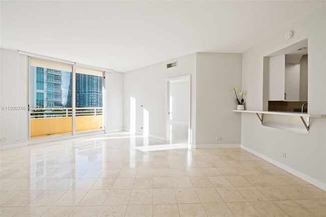 Building Photo - 888 Brickell Key Dr