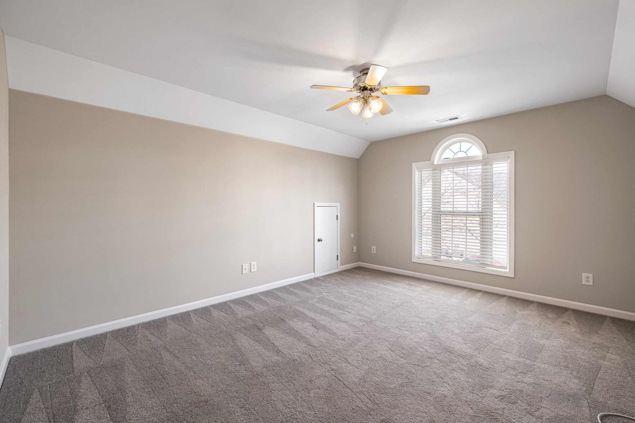 Building Photo - 7954 Willowglen Dr