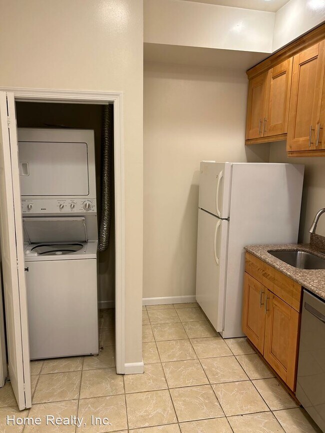 Building Photo - 2 br, 1.5 bath House - 1603 6th St. NW