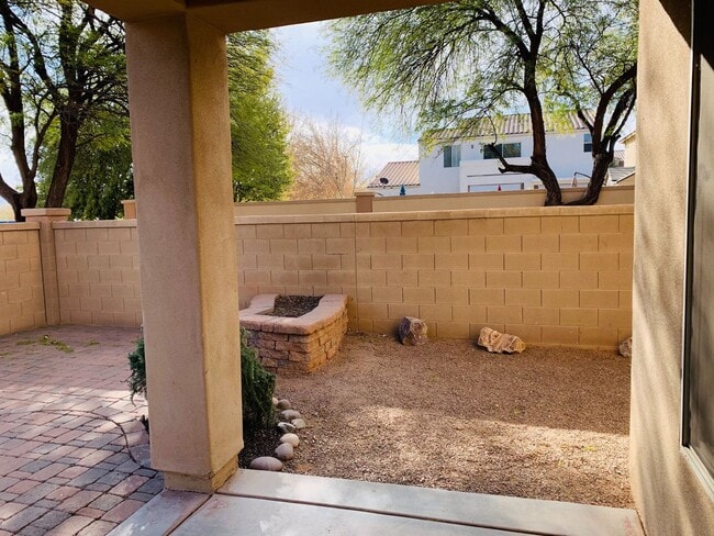 Building Photo - Beautiful Home In Rancho Sahuarita Located...