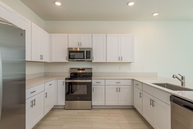 Building Photo - 18234 Pleasantview Blvd