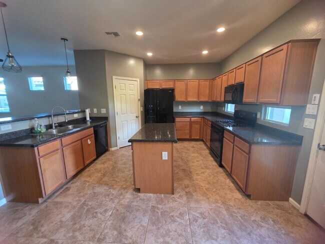 Building Photo - 9 S 195th Ln