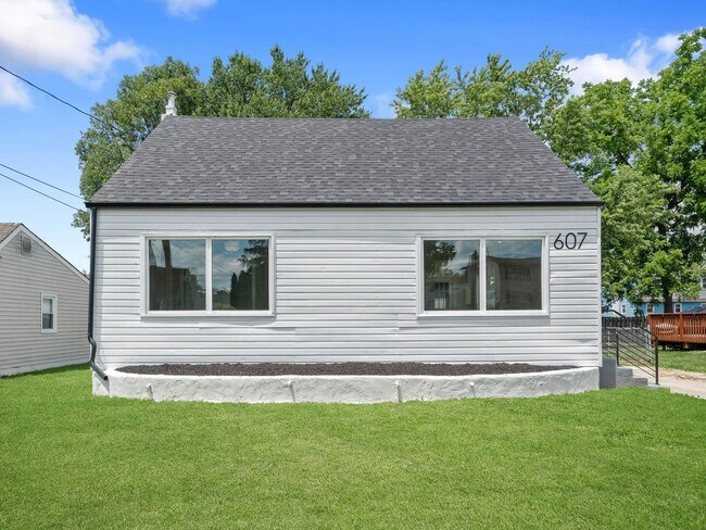 Building Photo - Newly Renovated 4-Bedroom, 2-Bath Home for Rent in Magnolia | Modern Updates & Spacious Yard