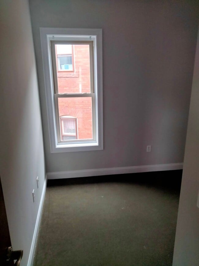 Building Photo - 10-12 Hawthorn St