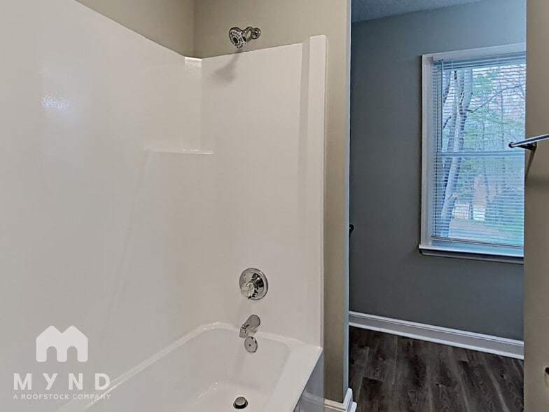 Building Photo - 10024 Fireside Ln