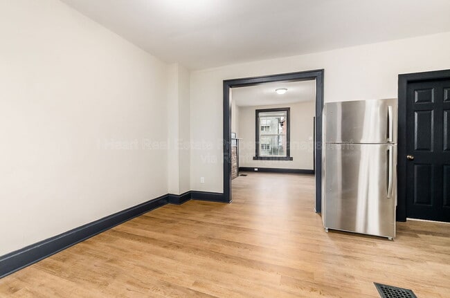 Building Photo - 1044 Sullivant Ave