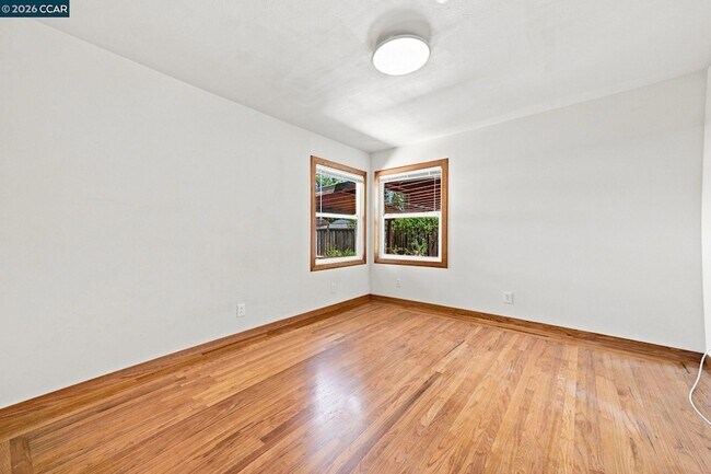 Building Photo - 517 Shelly Dr