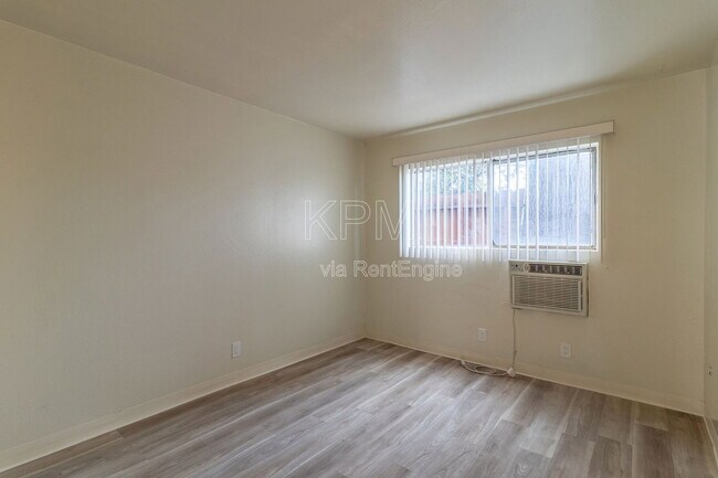 Building Photo - 3814 N California St