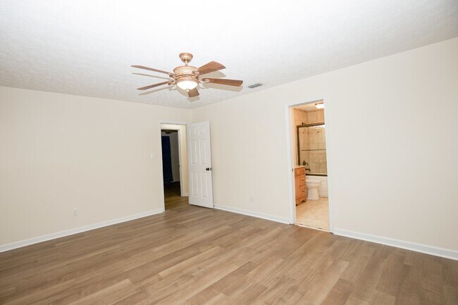 Building Photo - 330 Conifer Dr