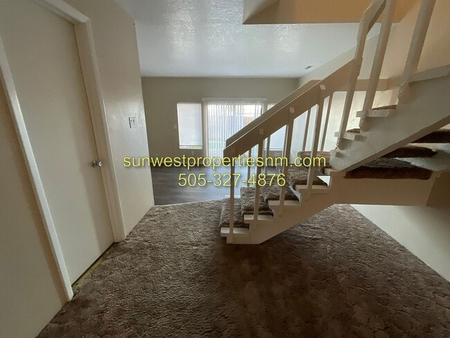 Building Photo - 2 Bedroom, 1.5 Bathroom with Garage