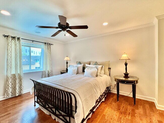 Building Photo - FULLY FURNISHED LUXURY CONDO!