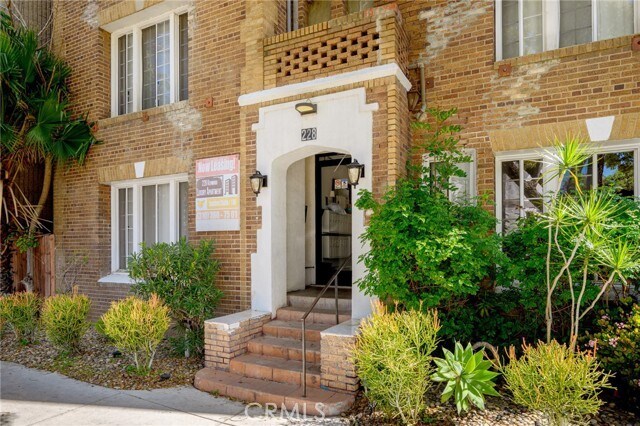 Building Photo - 228 S Kenwood St