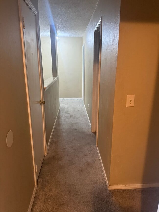 Building Photo - 1128 N Eagle Ln