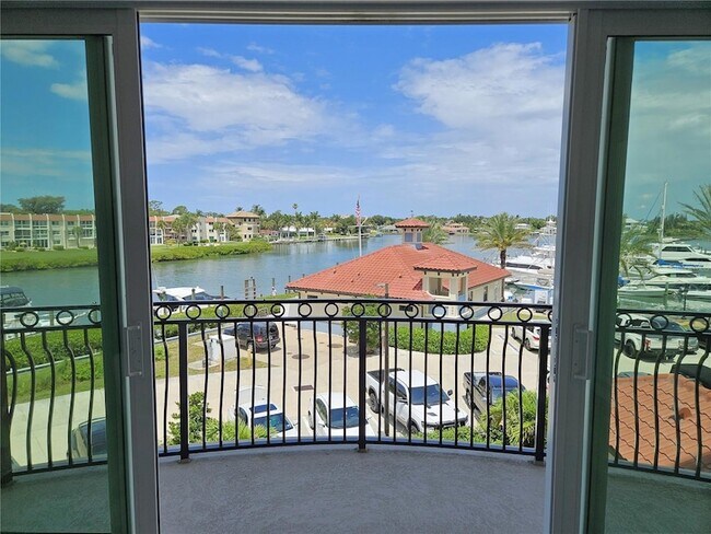 Building Photo - 503 N Tamiami Trail