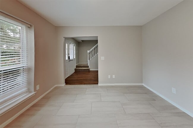Building Photo - 16811 Country Bridge Rd
