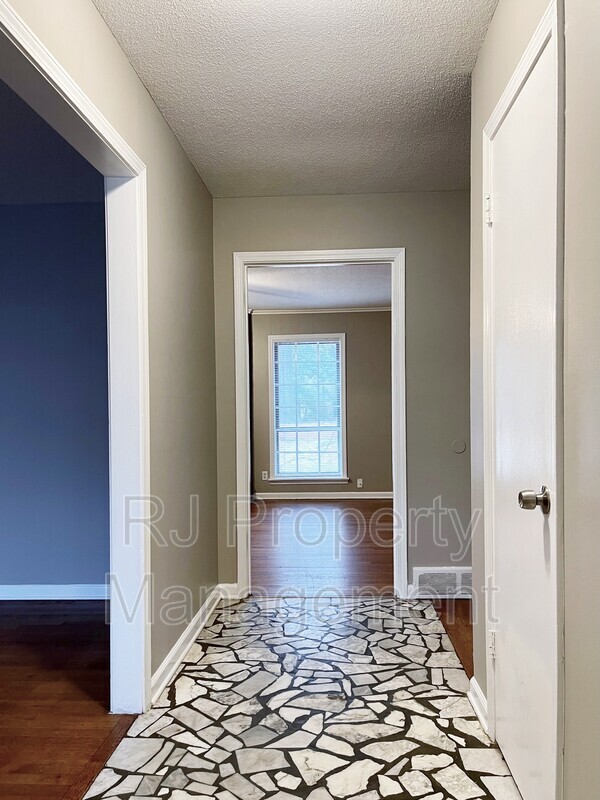 Building Photo - 3553 Clarke Rd