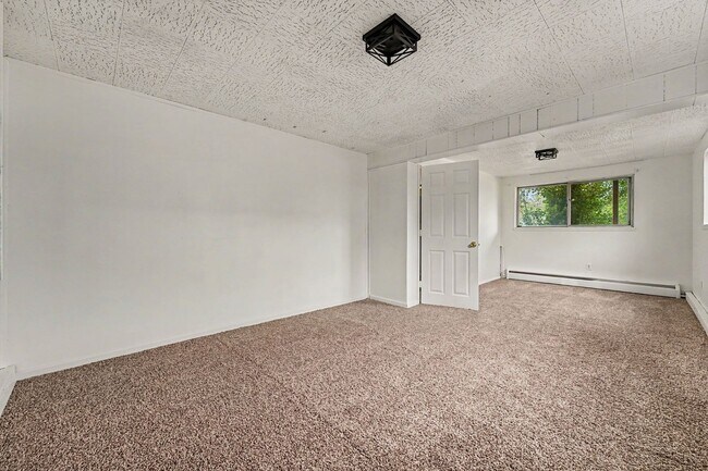 Building Photo - 12th10250