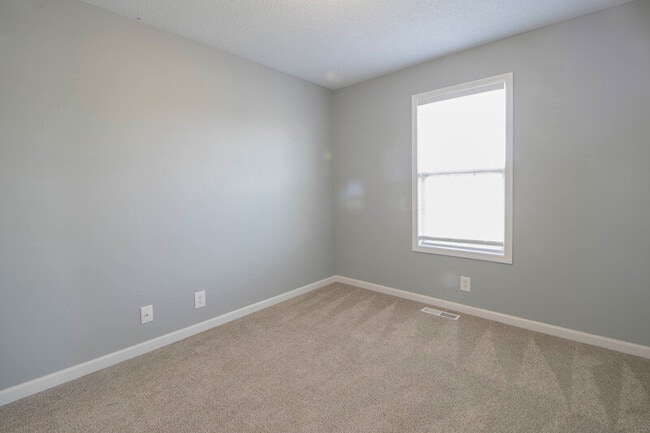 Building Photo - 205 Ruf Dr