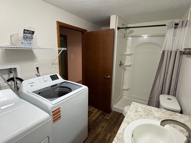 Building Photo - 320 Fanelle Ave