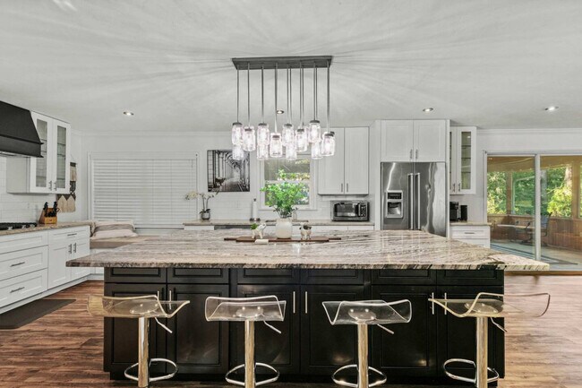 Building Photo - 2821 NW 4th Ln