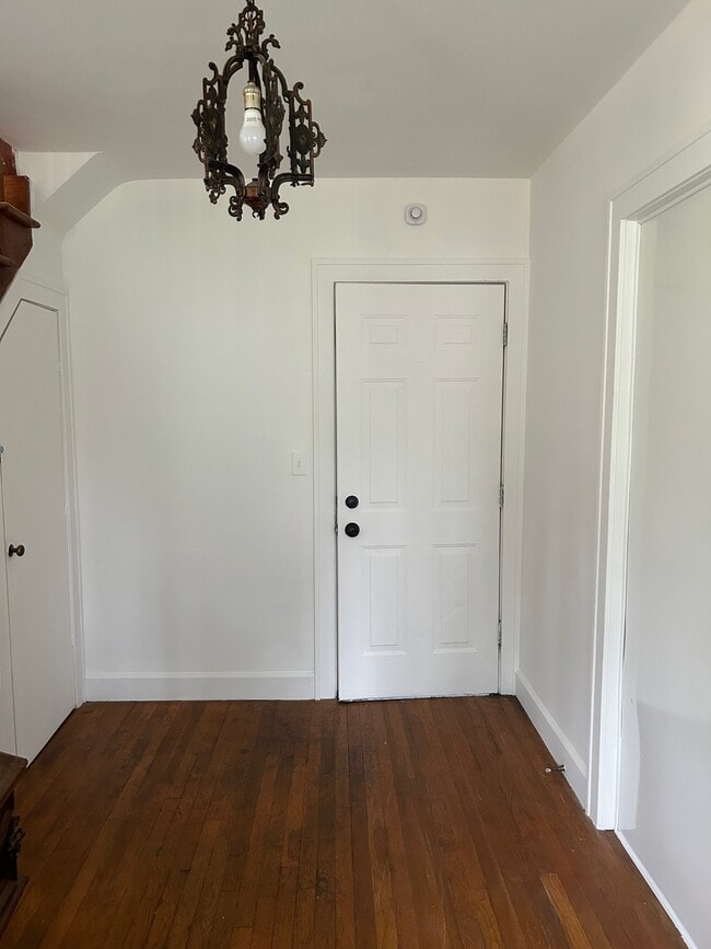 Building Photo - 2077 E Boatfield Ave