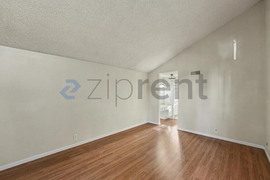 Building Photo - Unit 17