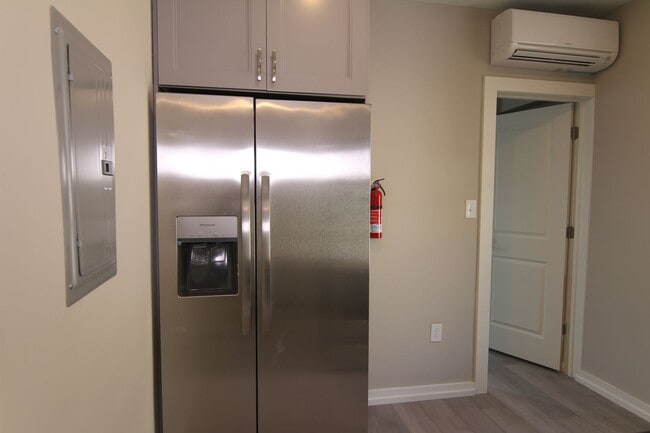 Building Photo - 3945 Baring St