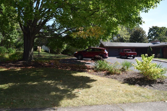 Building Photo - 301 Homan Ave