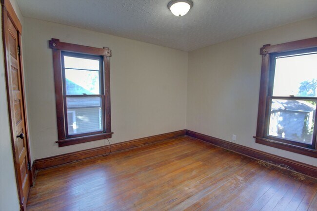 Building Photo - SL AAC907