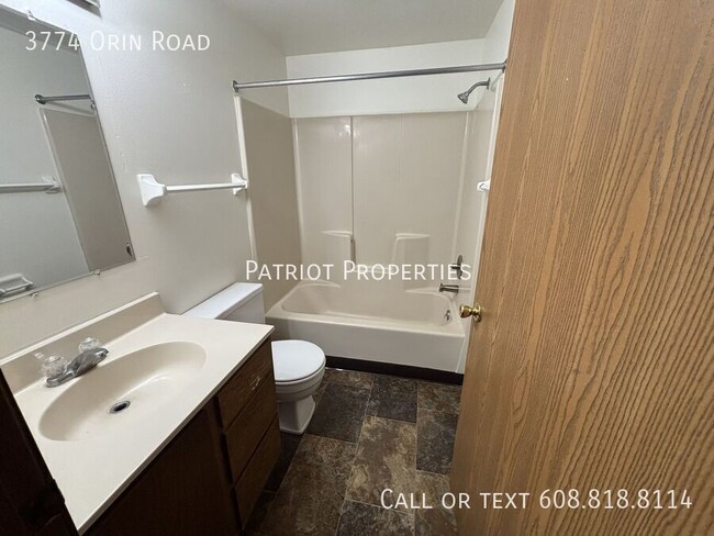 Building Photo - 1 bed/1 bath plus den in Madison, WI!