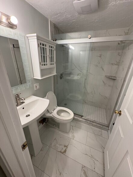 Images are representative samples of the advertised unit. Actual units shown during tours may differ - 36 Peterborough St