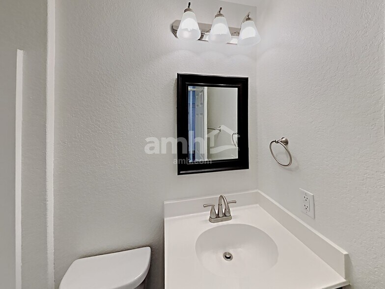 Building Photo - 213 Texas Thistle