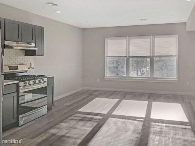 Building Photo - 2 br, 1 bath Condo - 100 Carroll St