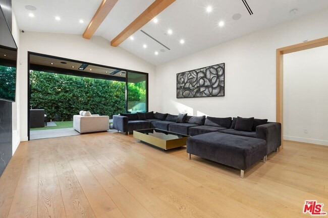 Building Photo - 4803 Lemona Ave