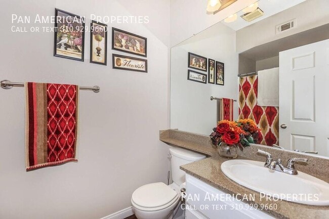 Building Photo - 26130 Laguna Ct