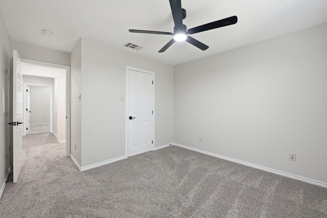 Building Photo - 3840 Oldenburg Ln