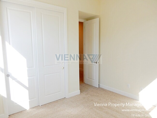 Building Photo - 1062 Yucca Dr