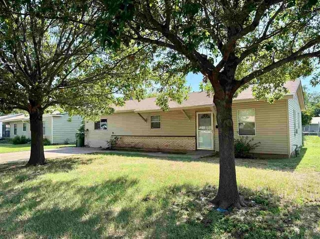 Building Photo - 1405 Tanbark Rd