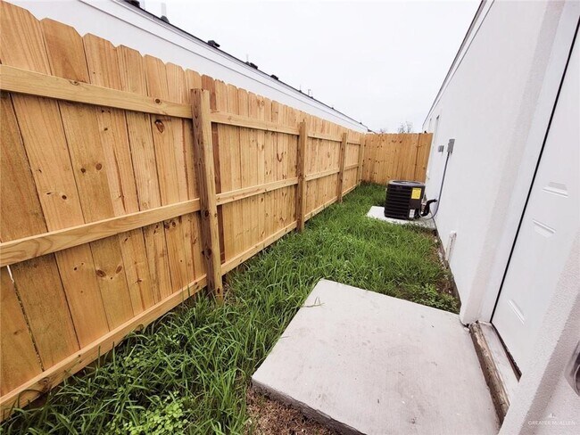 Building Photo - 18 Fuerte Ave