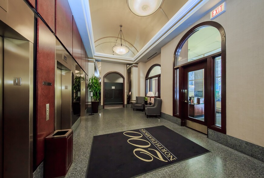 Lobby - 200 N Dearborn St