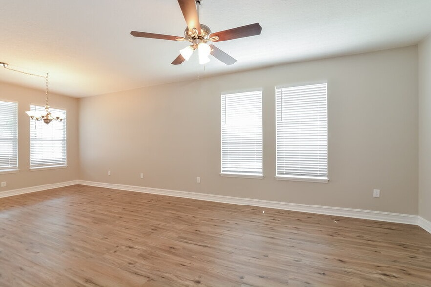 Building Photo - 3303 Primrose Willow Dr