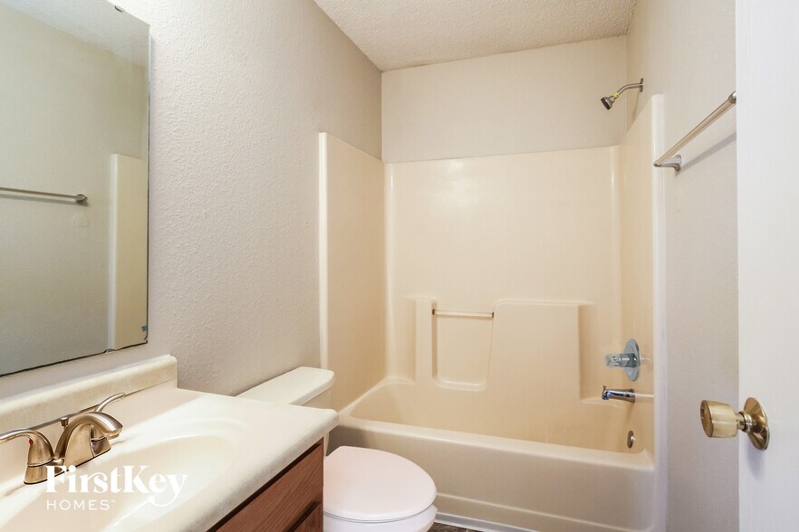 Building Photo - 1214 Country Ridge Ln