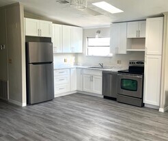 Building Photo - 2376 Case Ln